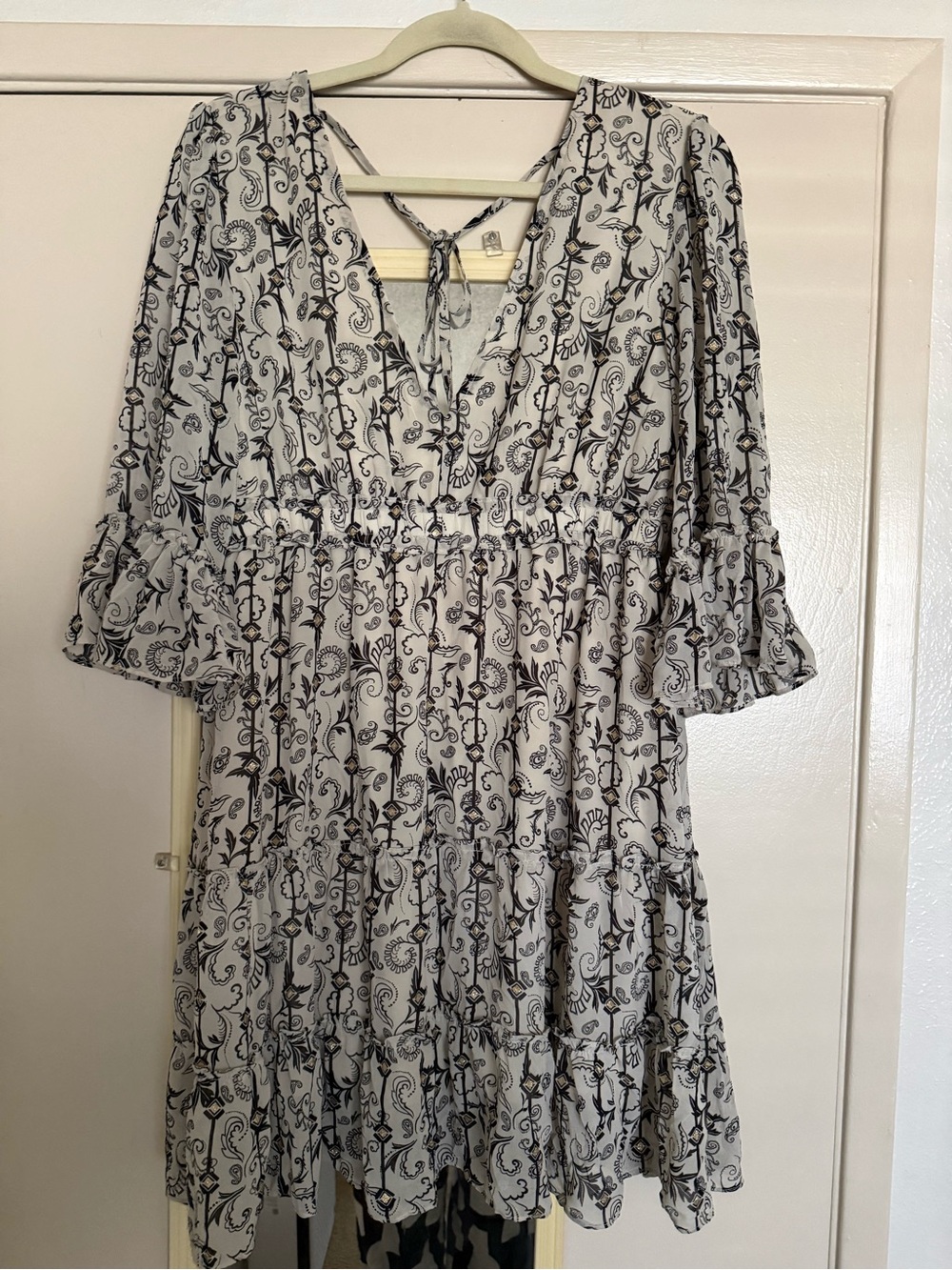 Floral Print V-Neck Tiered Women’s Dress in White and Black